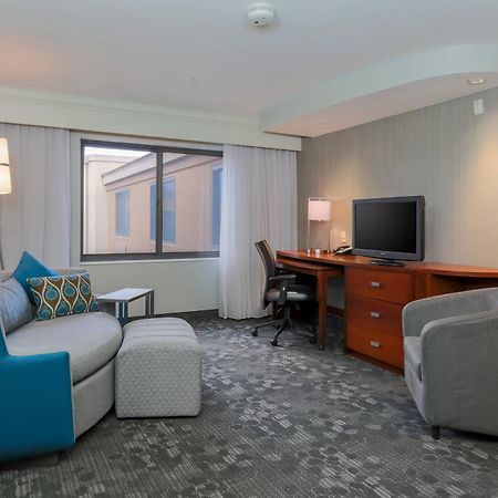 Courtyard By Marriott Las Vegas Stadium Area Екстериор снимка