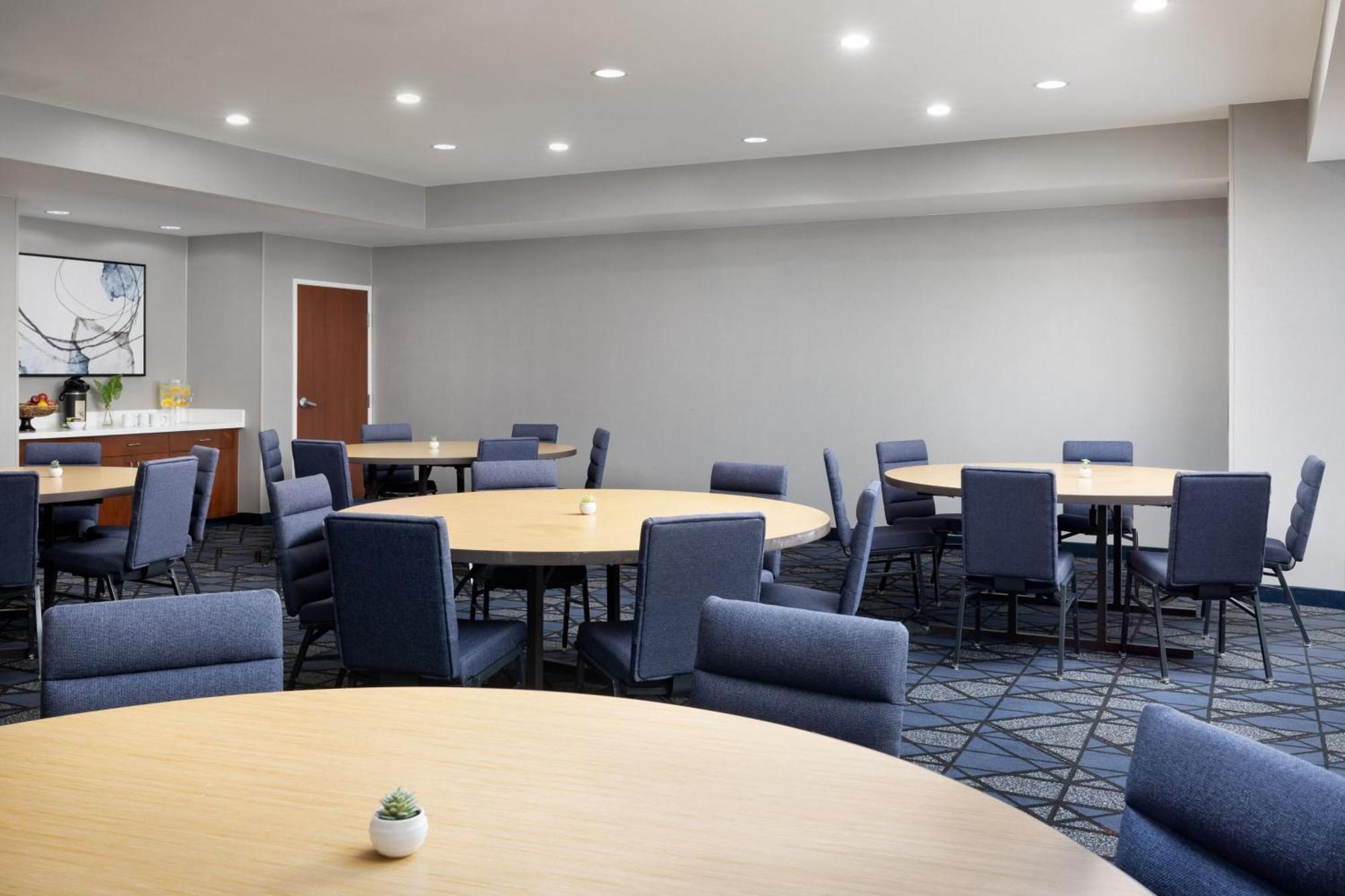 Courtyard By Marriott Las Vegas Stadium Area Екстериор снимка