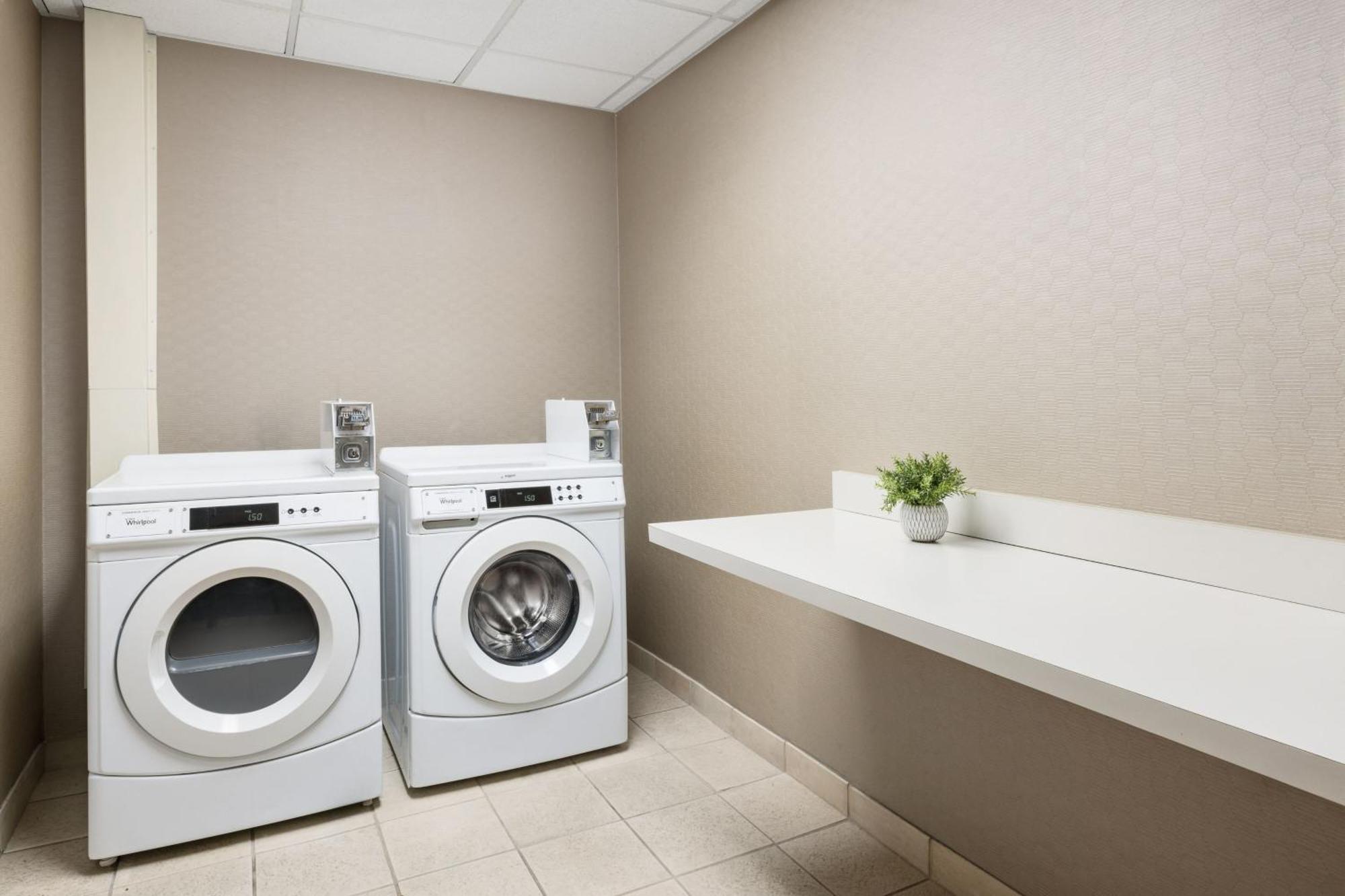 Courtyard By Marriott Las Vegas Stadium Area Екстериор снимка