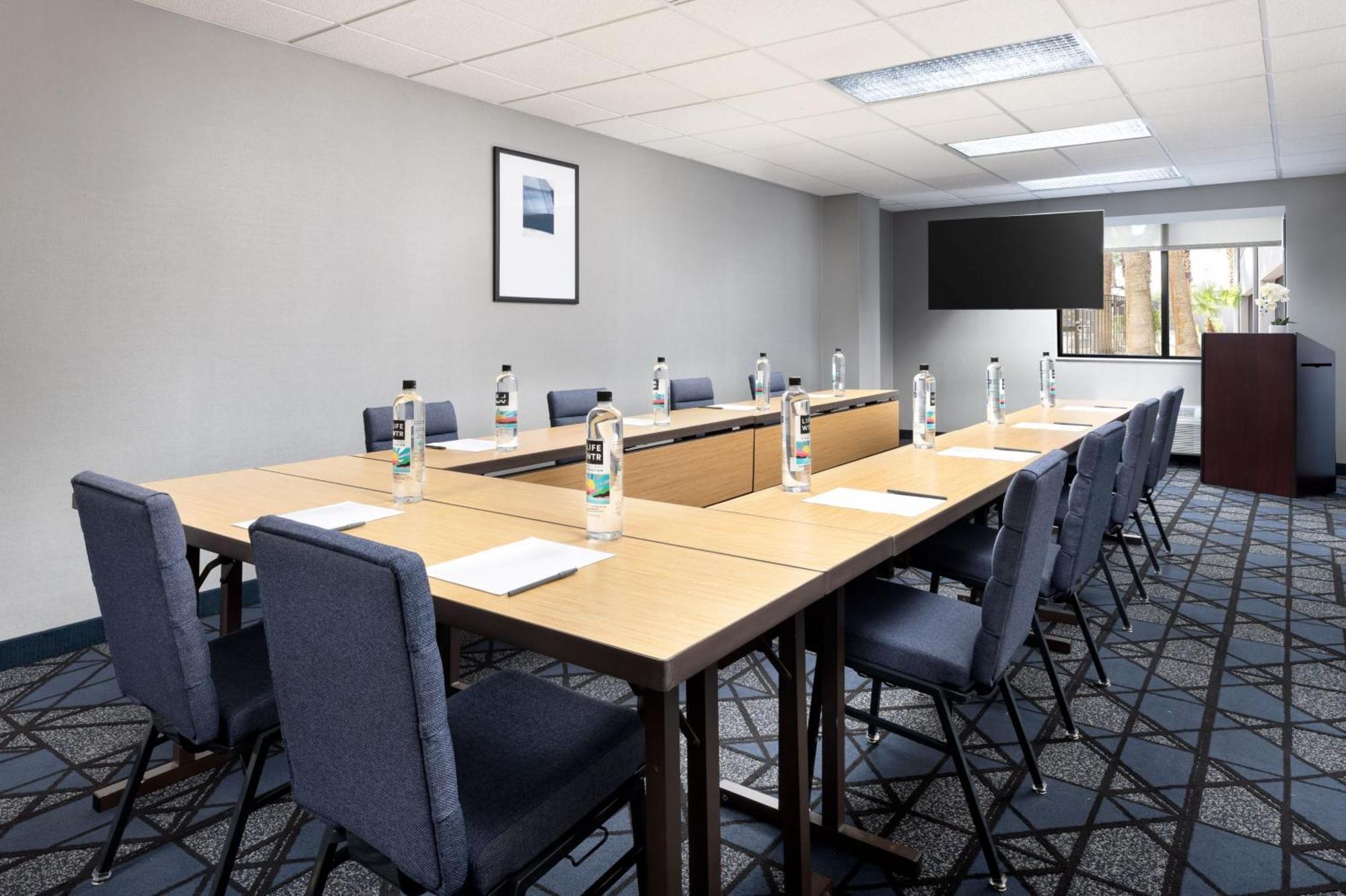 Courtyard By Marriott Las Vegas Stadium Area Екстериор снимка