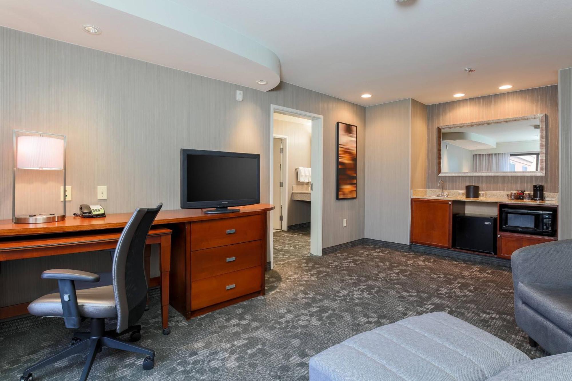Courtyard By Marriott Las Vegas Stadium Area Екстериор снимка