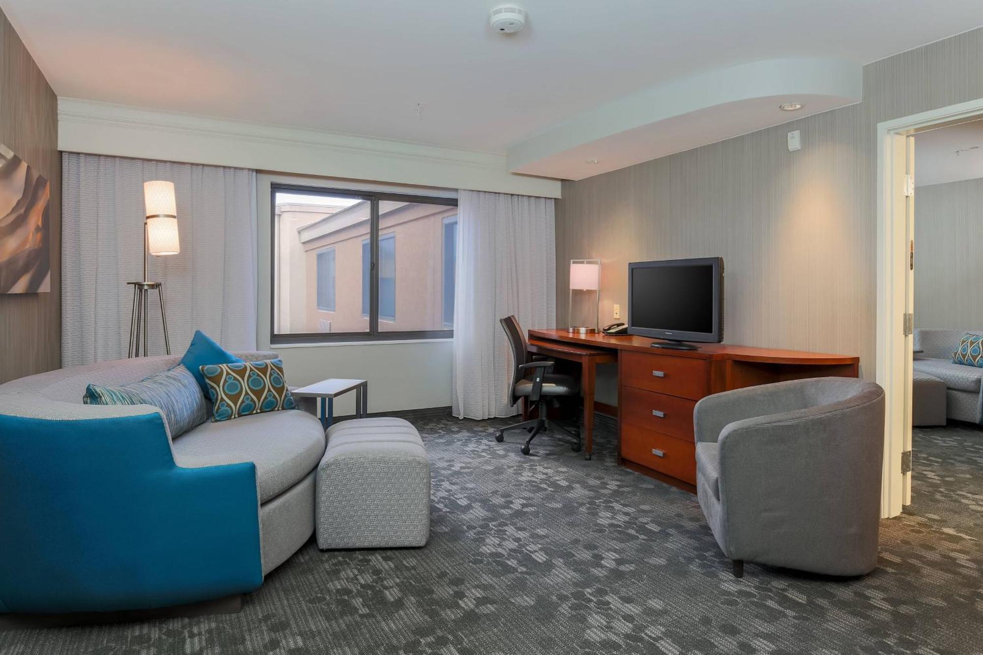 Courtyard By Marriott Las Vegas Stadium Area Екстериор снимка