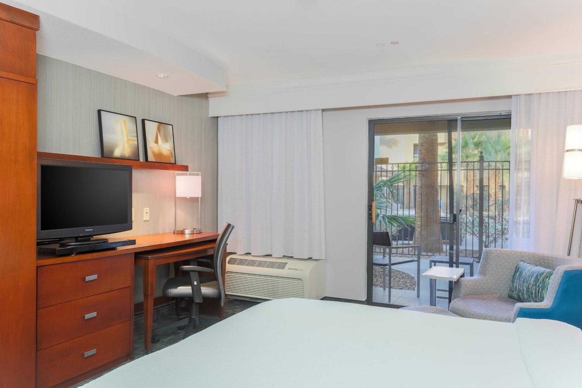 Courtyard By Marriott Las Vegas Stadium Area Екстериор снимка