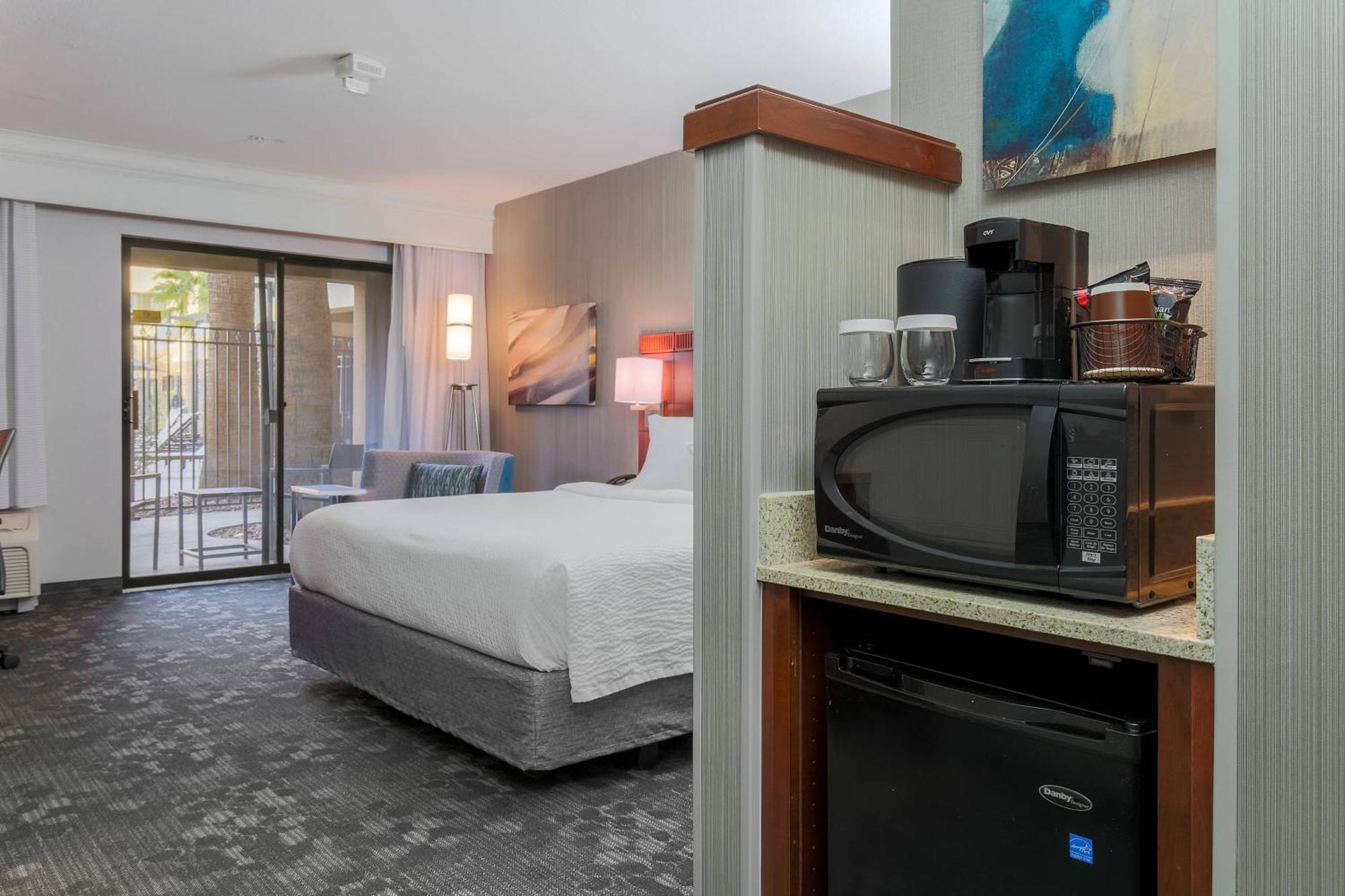 Courtyard By Marriott Las Vegas Stadium Area Екстериор снимка