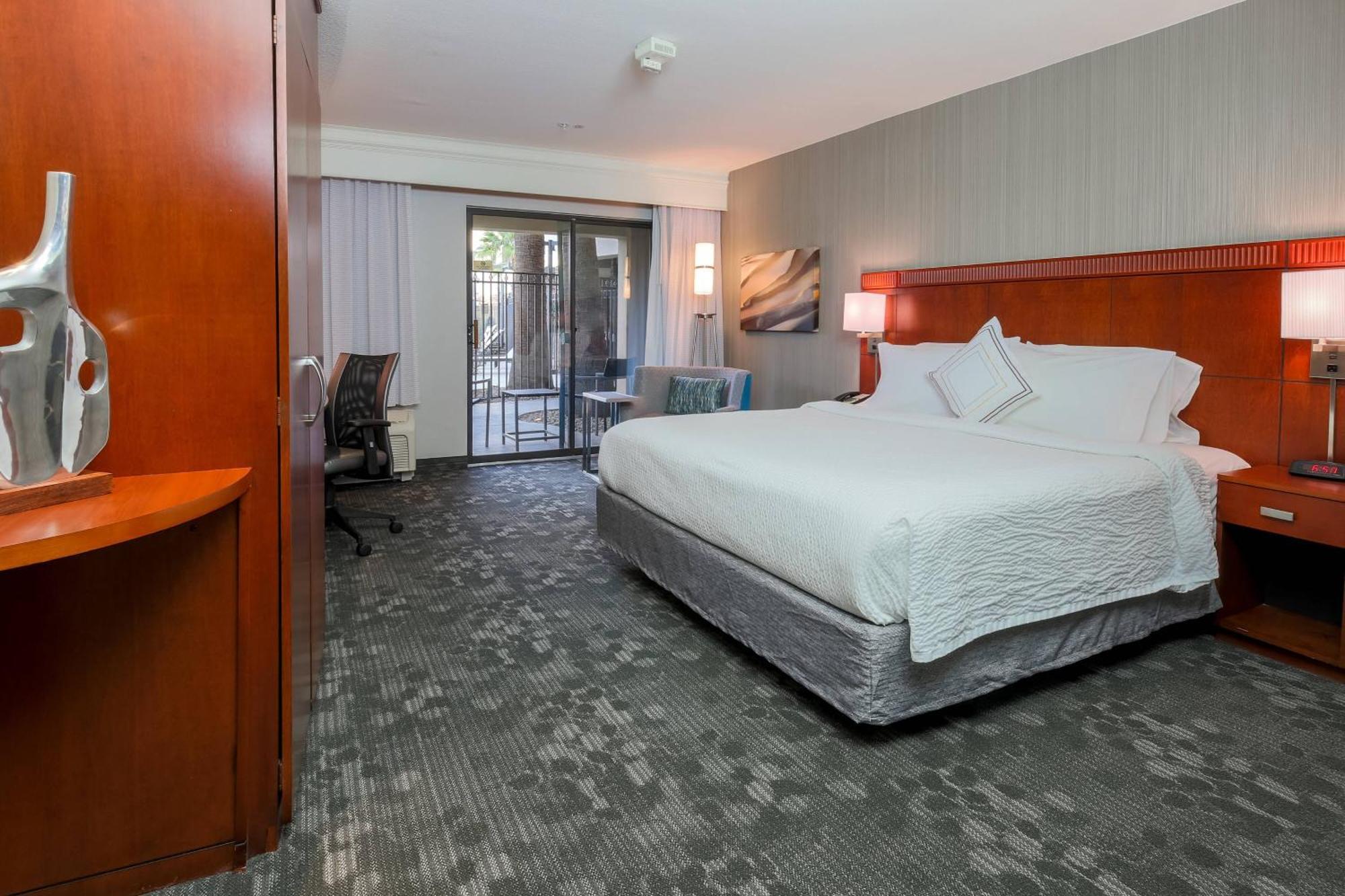 Courtyard By Marriott Las Vegas Stadium Area Екстериор снимка