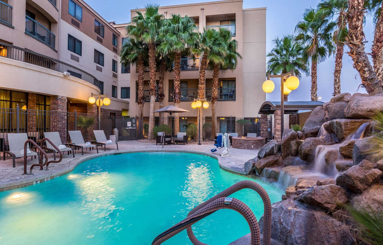 Courtyard By Marriott Las Vegas Stadium Area Екстериор снимка